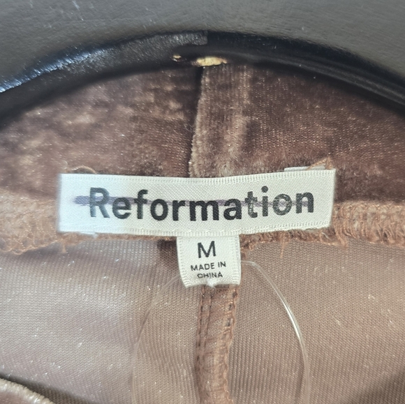 New Reformation Lindy Mockneck Top in Umber Velvet Medium - Picture 8 of 9